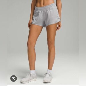Lululemon Hotty Hot Low Rise lined Short 4” - 6